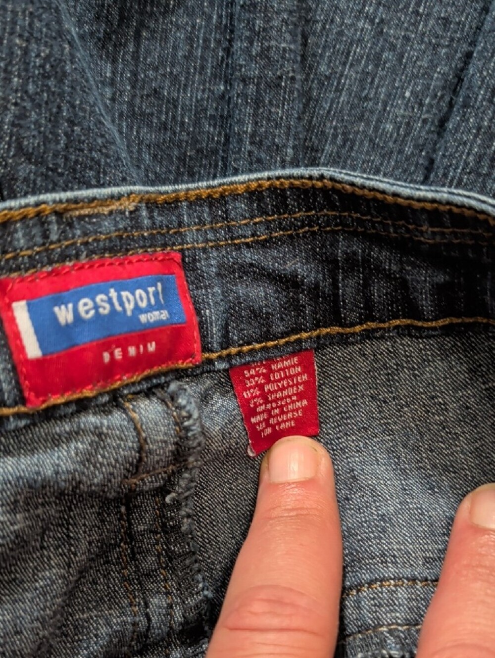 Levi's Black-Blue Denim Cropped Capri Jeans - Picture 4 of 4
